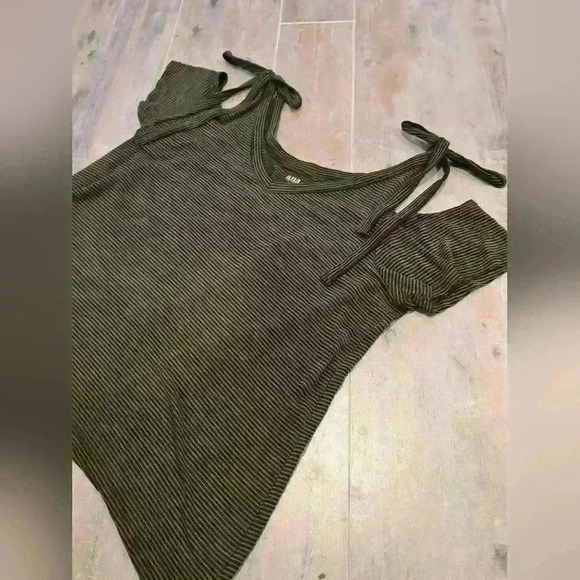 A.n.a. Off-the-Shoulder Striped Top - Picture 6 of 10